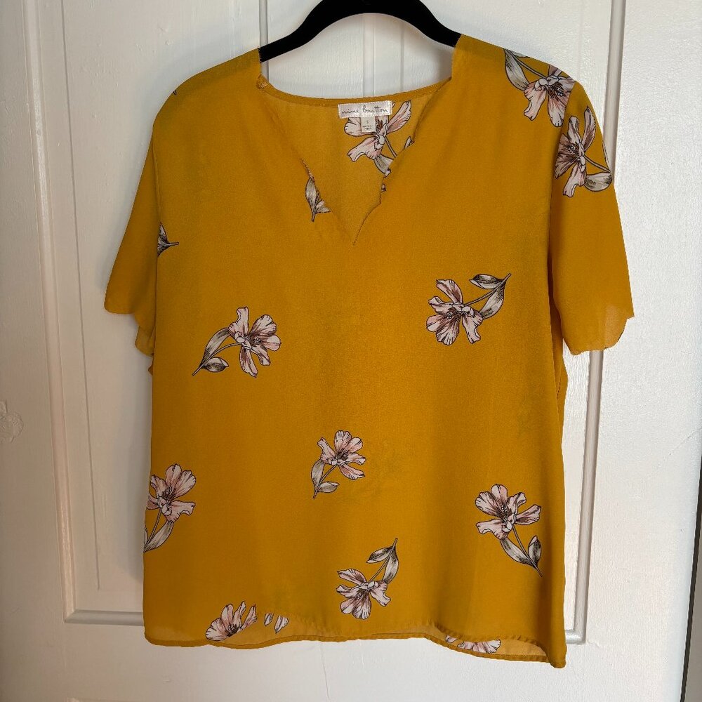 Blouse with floral pattern